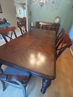 Dining table set and buffet