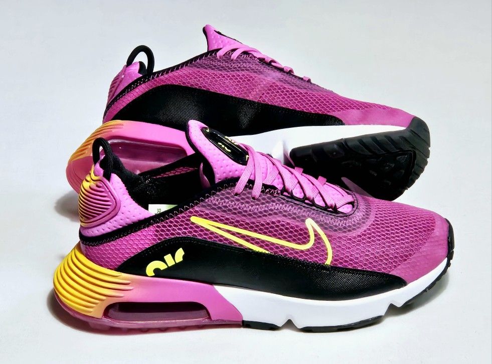 GIRL'S SIZES 5.5Y - 7Y / WOMEN'S SIZES 7 - 8.5: NIKE AIR MAX 2090 RUNNERS!!
