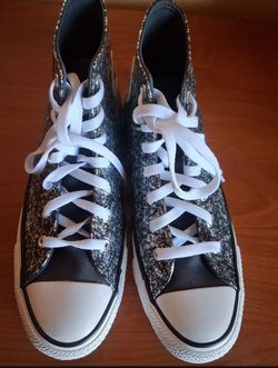 Converse all stars size 7 $25