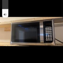 Microwave- Hamilton beach 