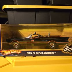 2007 Hot Wheels 1966 Batmobile TV Series 1:18 Diecast Toy Vehicle