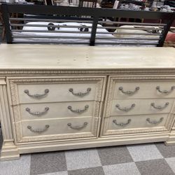 Cream 6 Drawer Dresser W/ Mirror