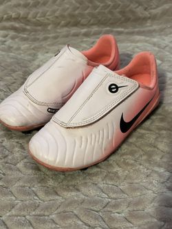 Girls Pink Soccer Cleats