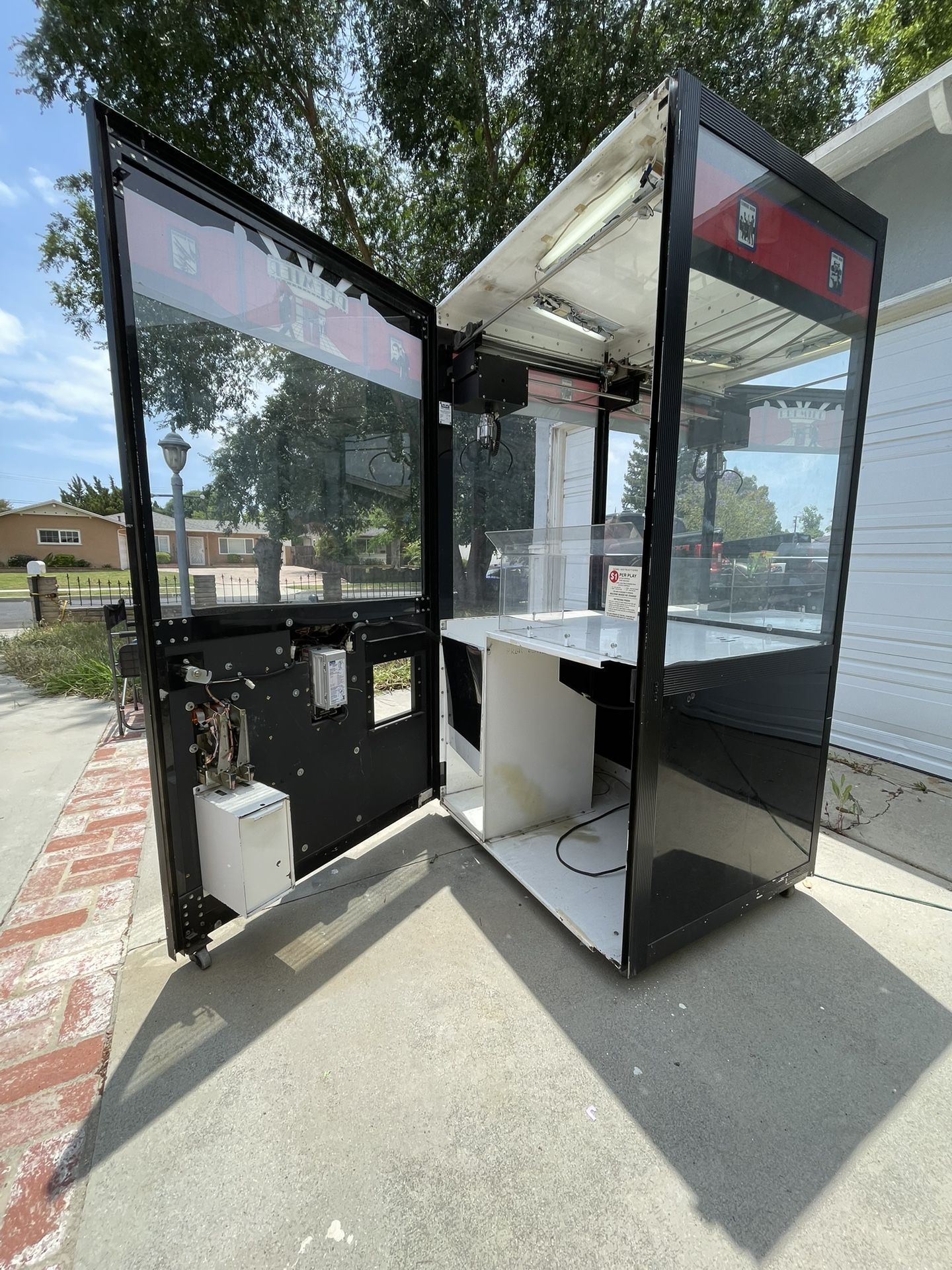 Arcade Plushie Claw Crane Machine 
