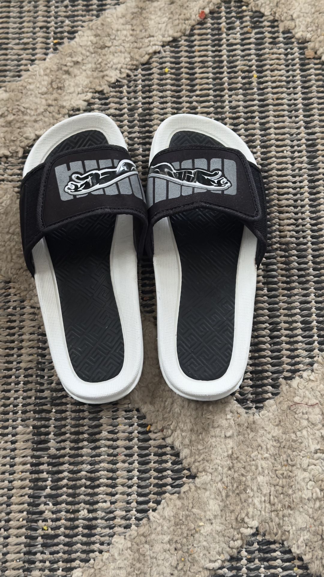 MENS LACOSTE SLIDE IN SANDALS IN A BLACK AND WHITE US SIZE 8 BRAND NEW BUT NO BOX