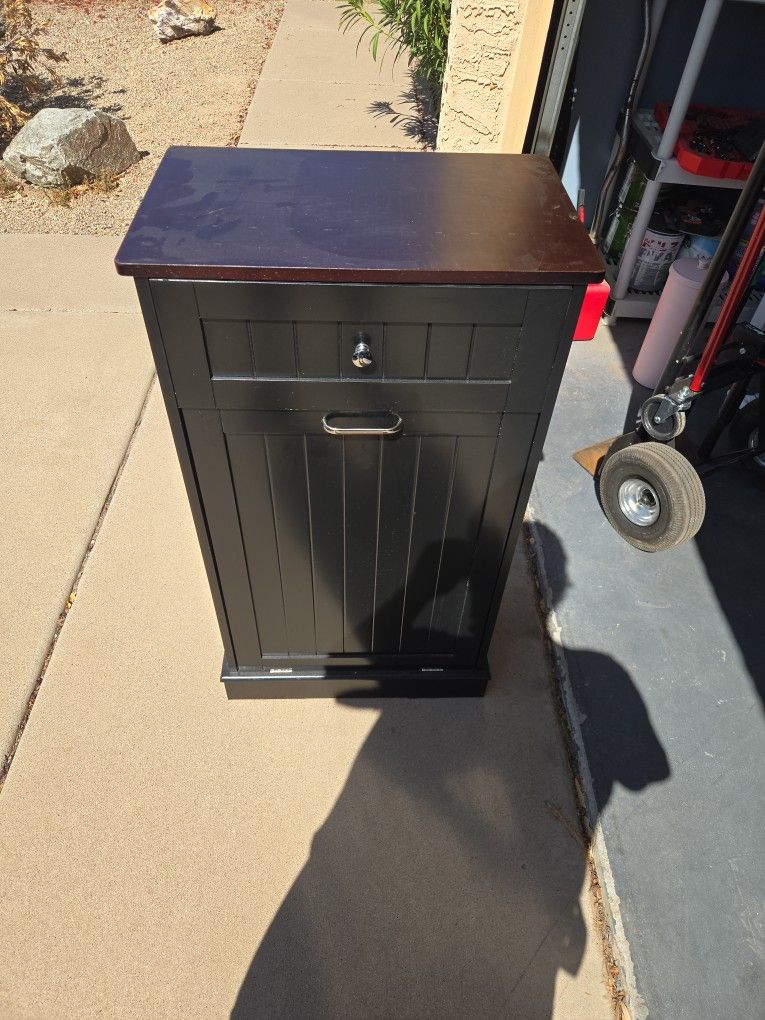 Trash Bin Holder