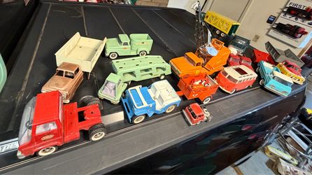 HUGELY COLLECTIBLE VINTAGE PRESSED STEEL TOY LOT (1950s - 1960s)