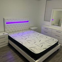 New Bed With Mattress,Two Nightstands And Dresser With Mirror 