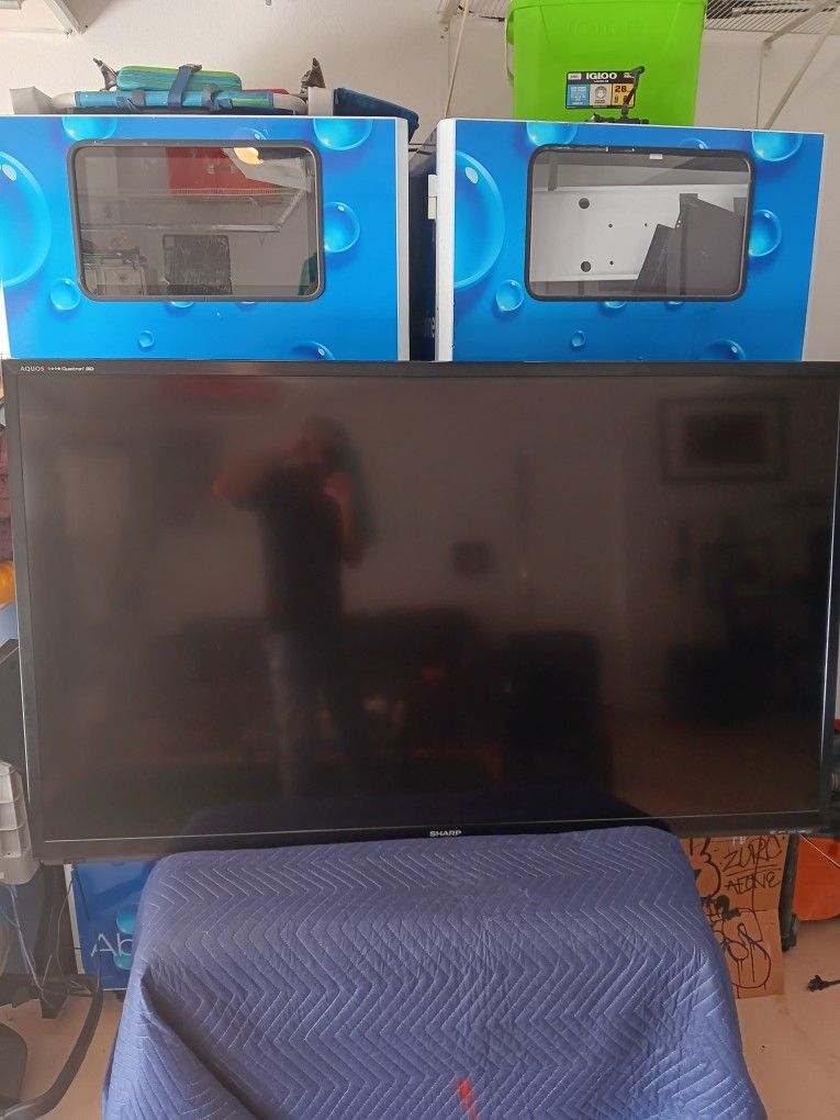 SHARP AQUOS QUATTRON 70" Liquid CRYSTAL 3D Smart HDTV for Sale in Murrieta, CA OfferUp