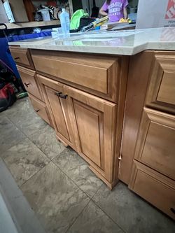 NEW Holiday Maple Kitchen Bar Hood Many Upgrades White Counter Glass Cabinets