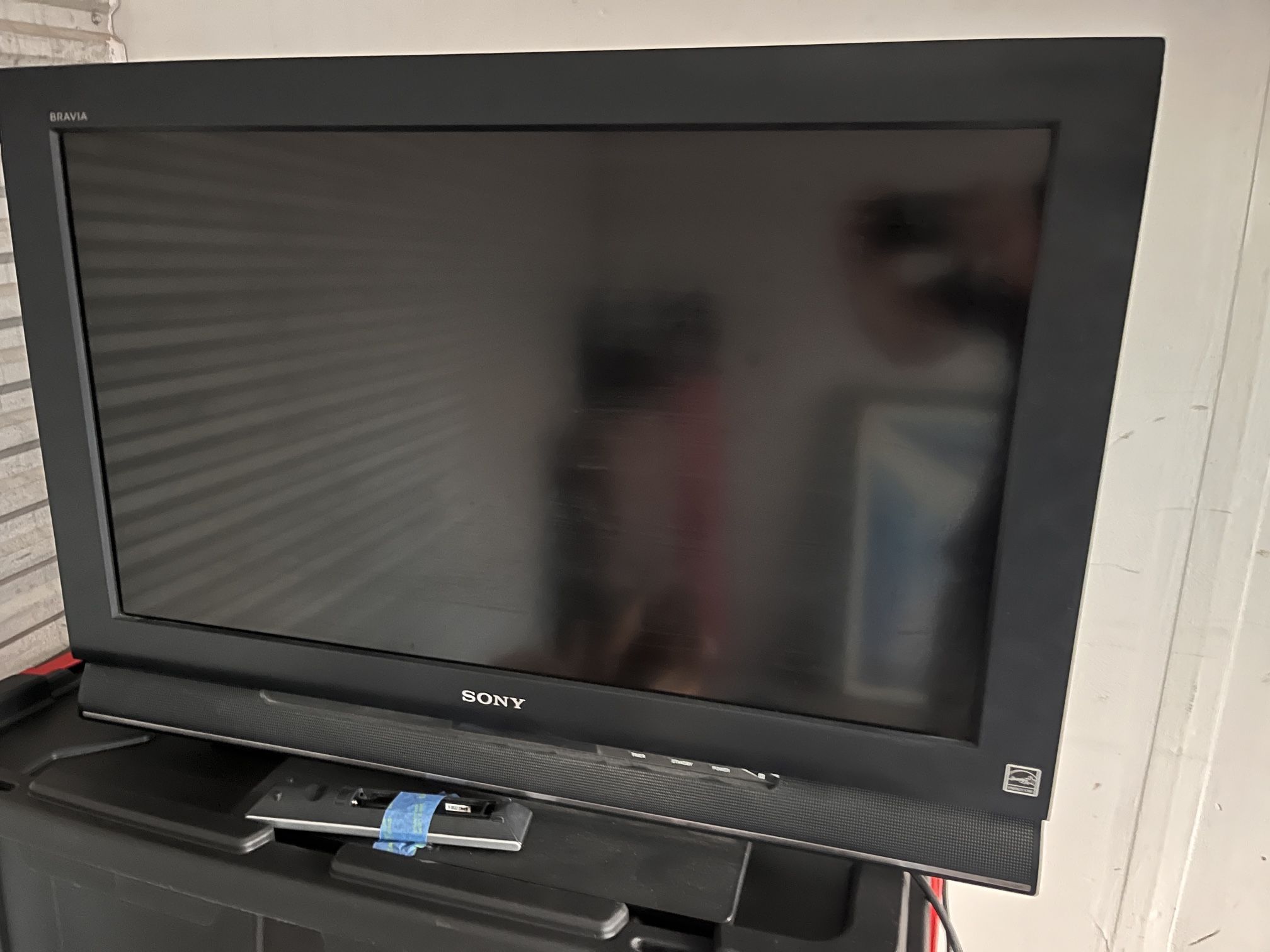 Sony Bravia 32" TV – HDMI & VGA