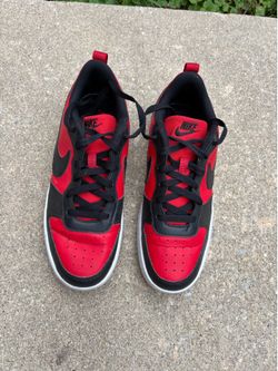 Youth sneakers. Like new. Size is 7Y. Clean.