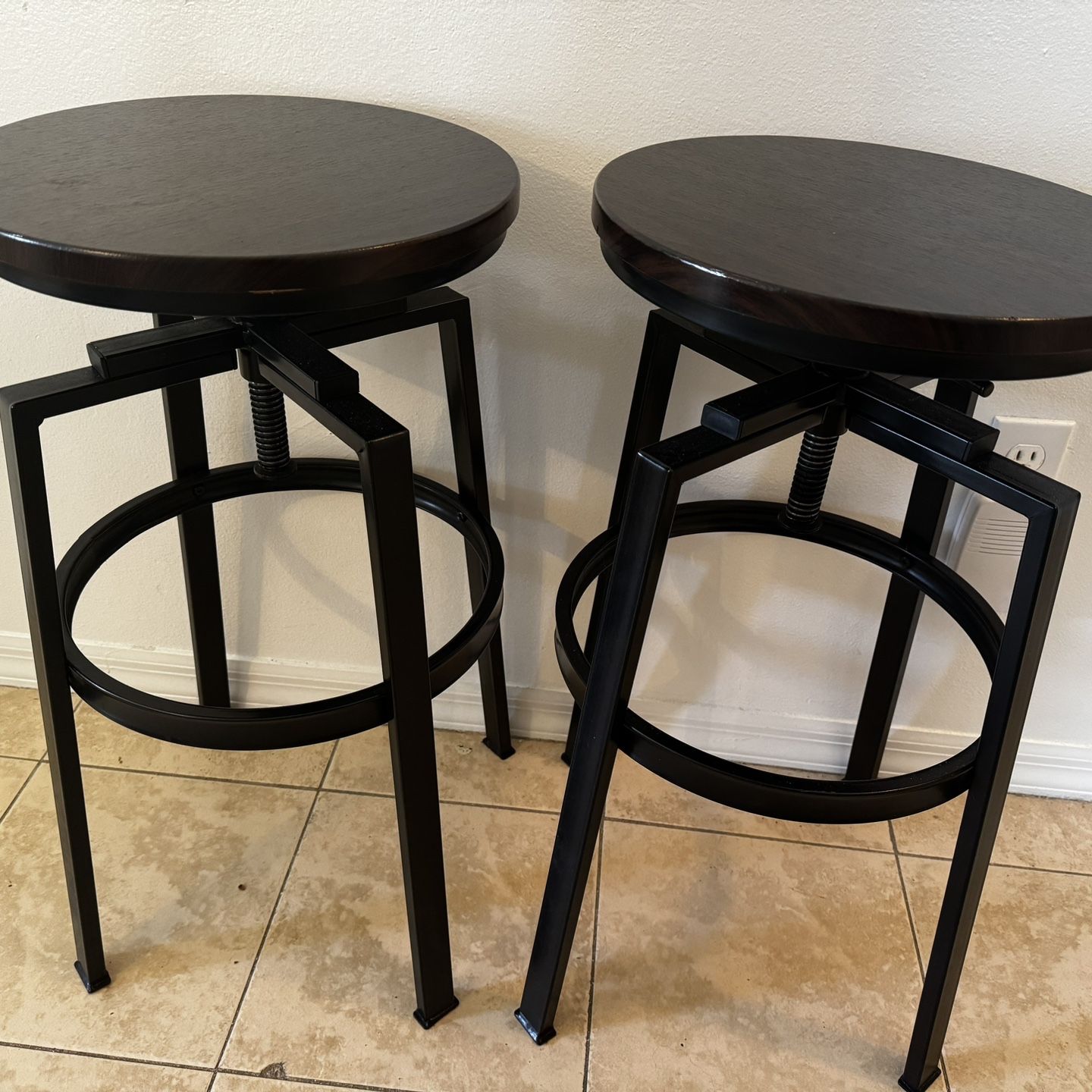 2 Bar Stools 