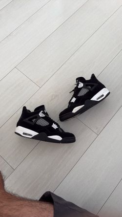 Jordan 4 White Thunder Size 8.5
