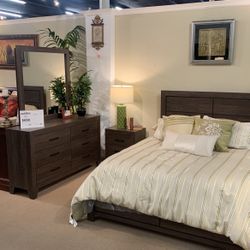 4 Pc Queen Bedroom Set