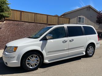 2009 Chrysler town & country