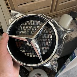 C 300 Grill Emblem