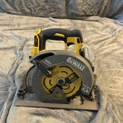 DEWALT FLEXVOLT 60V MAX Cordless Brushless 7-1/4 in. Circular Saw with Brake (Tool Only)