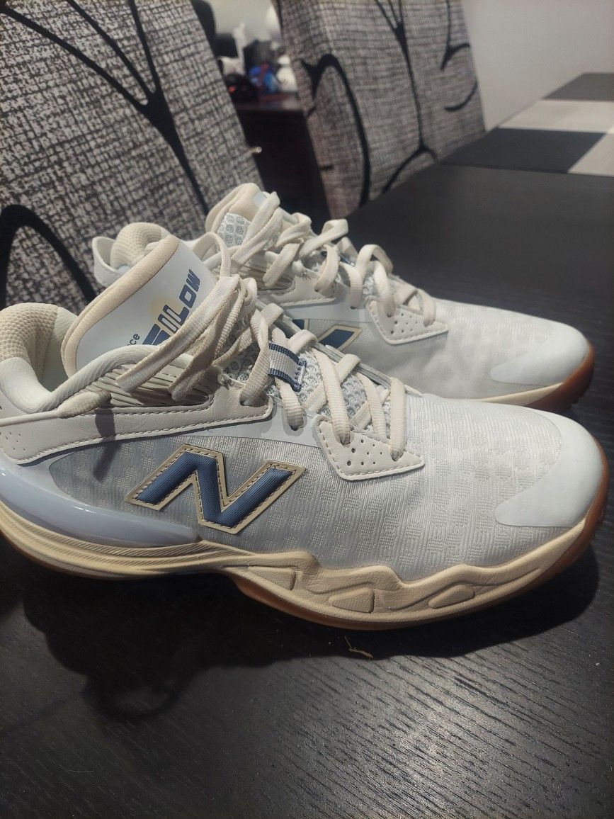 basketball shoes  New  Balance Hesi Low 