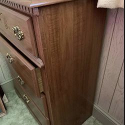 Beautiful Like New Vintage 4 Drawer Dresser