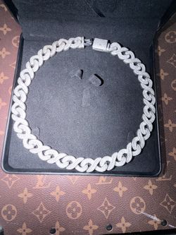 Cuban infinity chain
