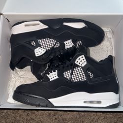 AirJordan 4 retro “White Thunder”