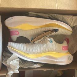 Nike  Size  12 For Women 10 1/2 For Men