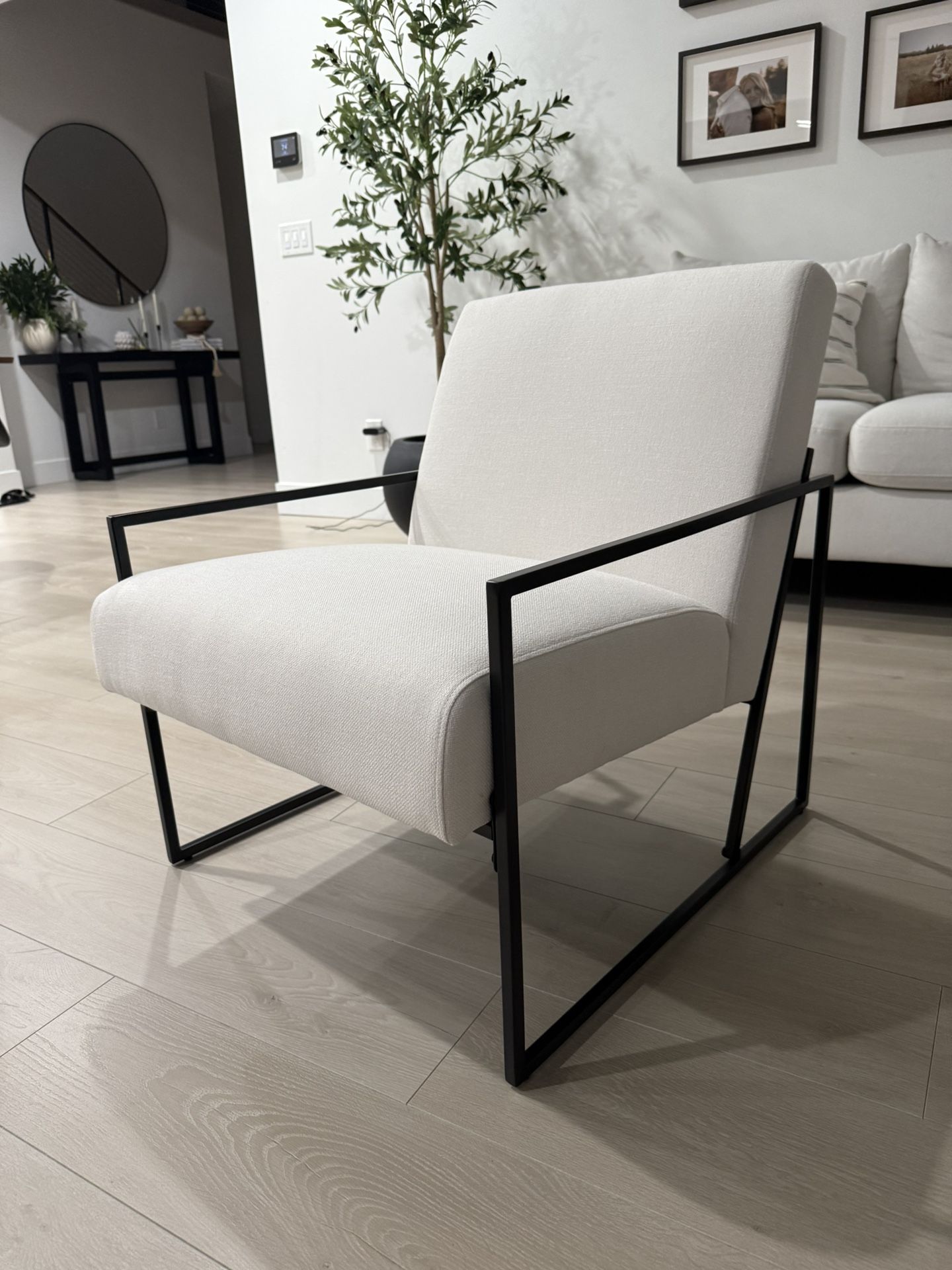 Modern Arm Chair 