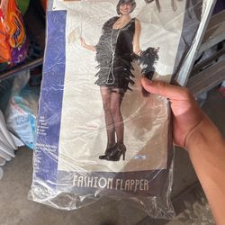 Fashion flapper halloween costume 