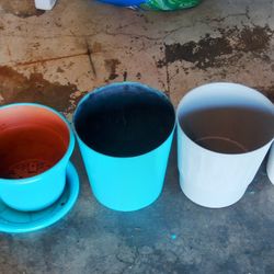 4 Large Flower Pots And Black Metal Plant Stand 