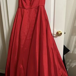 Beautiful Dress Ladies Size 12 Read Description  Must Pickup Conroe $500.00 DESIGNER DRESS  For $100.00 FIRM