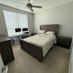 4 Piece Bedroom  Set 