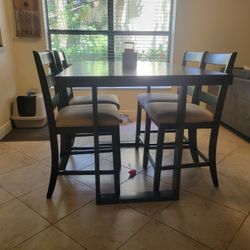 Wood Table And 4 Chairs 