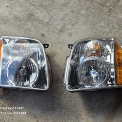 2007-2014 GMC Yukon XL Headlights w/ bulbs (halogen)