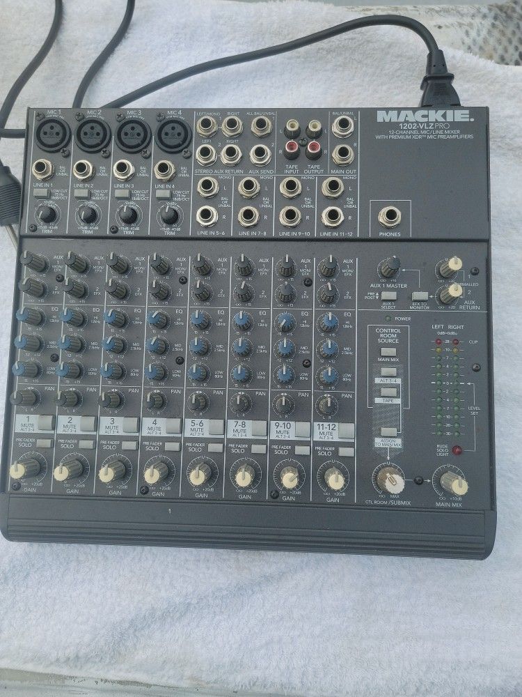 Mackie 12 Channel Mixer