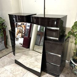 Aurora black big dresser wenge   (6) drawers  with mirror and 2 night stands  very good condition