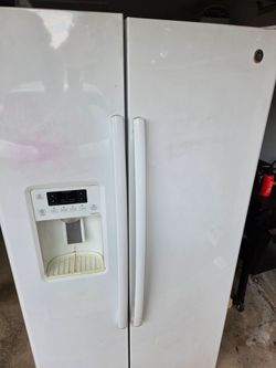 GE refrigerator in working condition