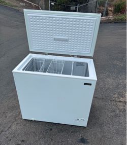 Freezer large household deep chest with internal light (delivery available)