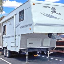 2002 Arctic Fox 25 Ft 5th Wheel 