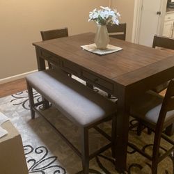 Kitchen  Table Like New