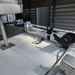 Min Kota Hand Controlled 5 Speed, 55 Lb Thrust, 54" Shaft.