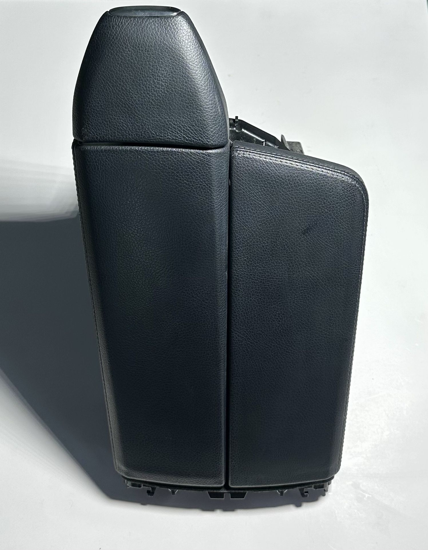 2013-2017 Mercedes-Benz GL450 Armrest/Center Console Lid Black