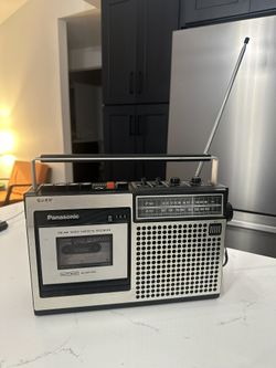 Vintage Panasonic RQ-542S Portable FM/AM Radio Cassette Recorder