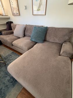 Gray Sectional Sofa with Right-Facing Chaise