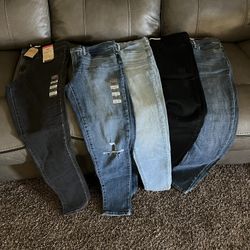 311 Levis’s Skinny Shaping Jeans 