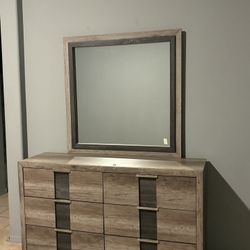 Dresser w/mirror 