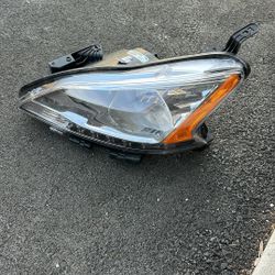 2015 Nissan Sentra  Driver Side Headlight Assembly 