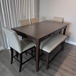 Kitchen/Dinning table 