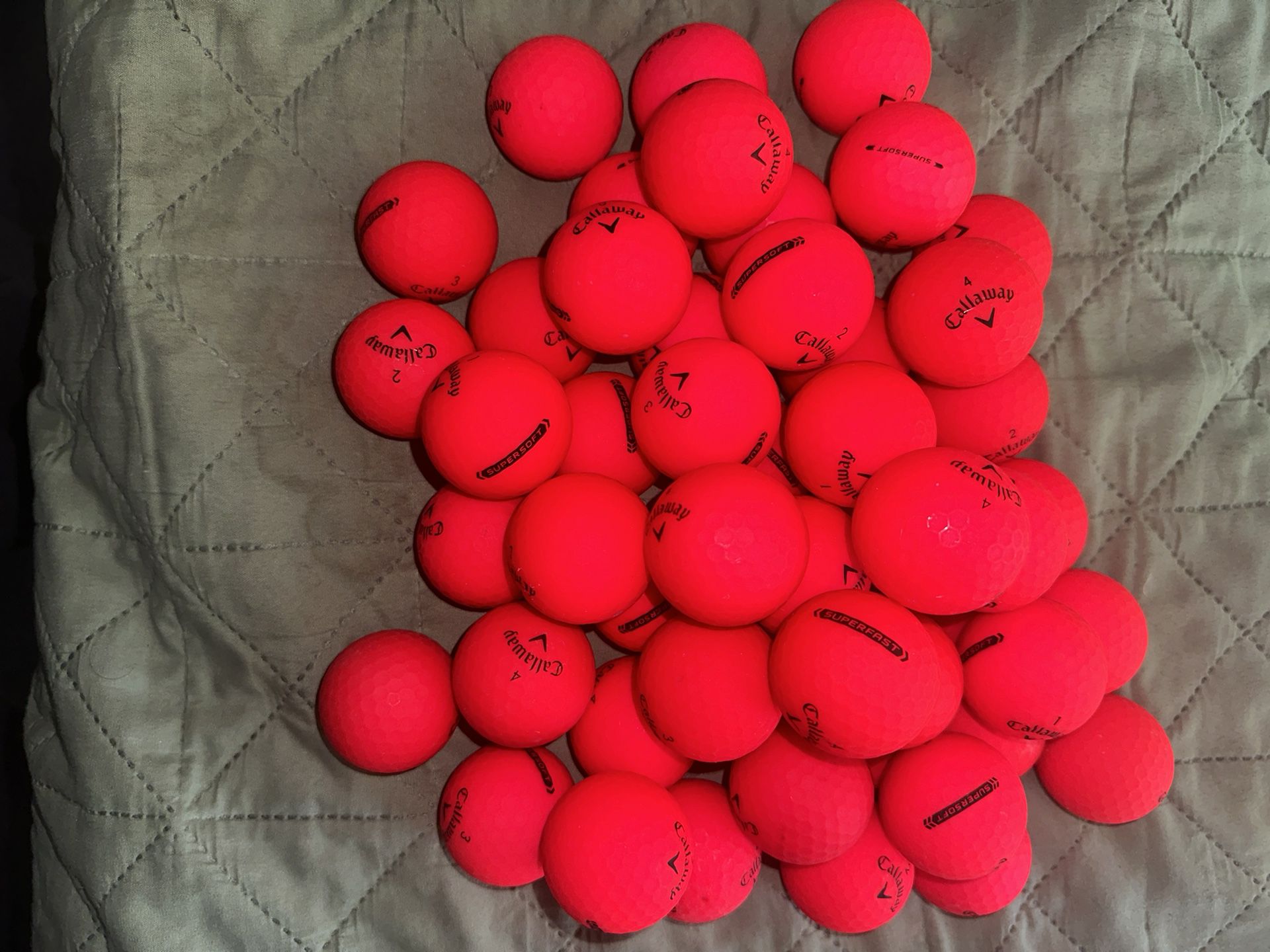 50 Callaway Matte Red Supersoft Golf Balls 