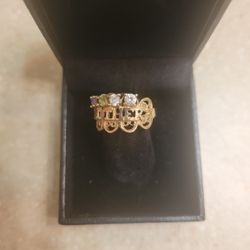 10 K Gold Mother Ring.  Weight Is 2.9 Grams